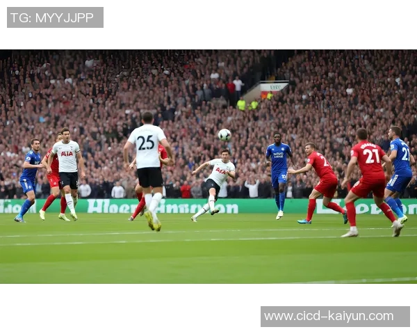 难忘的足球赛瞬间与激情四溢的团队精神展现